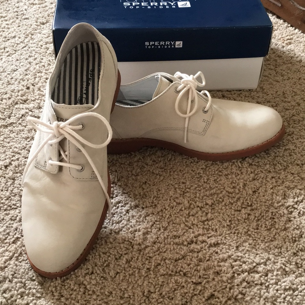 SPERRY Delaney Ivory Women’s Boating Shoe